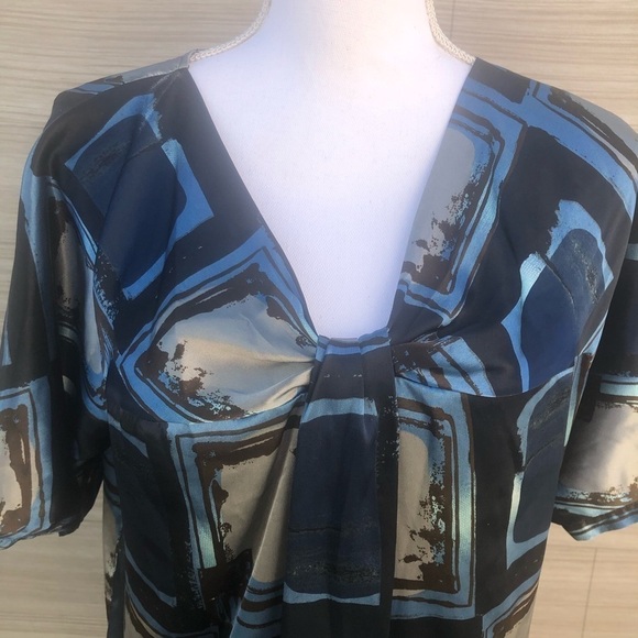 Geometric Blouse Size Large New York and Co - Picture 6 of 6